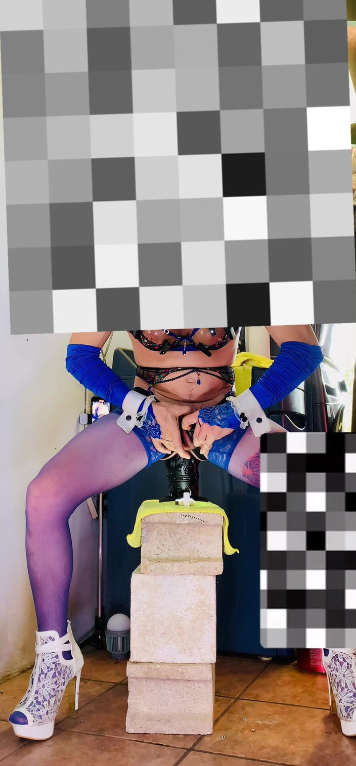 Benito414: Pantat bahenol waria sange dengan toket silikon besar ini dientot...