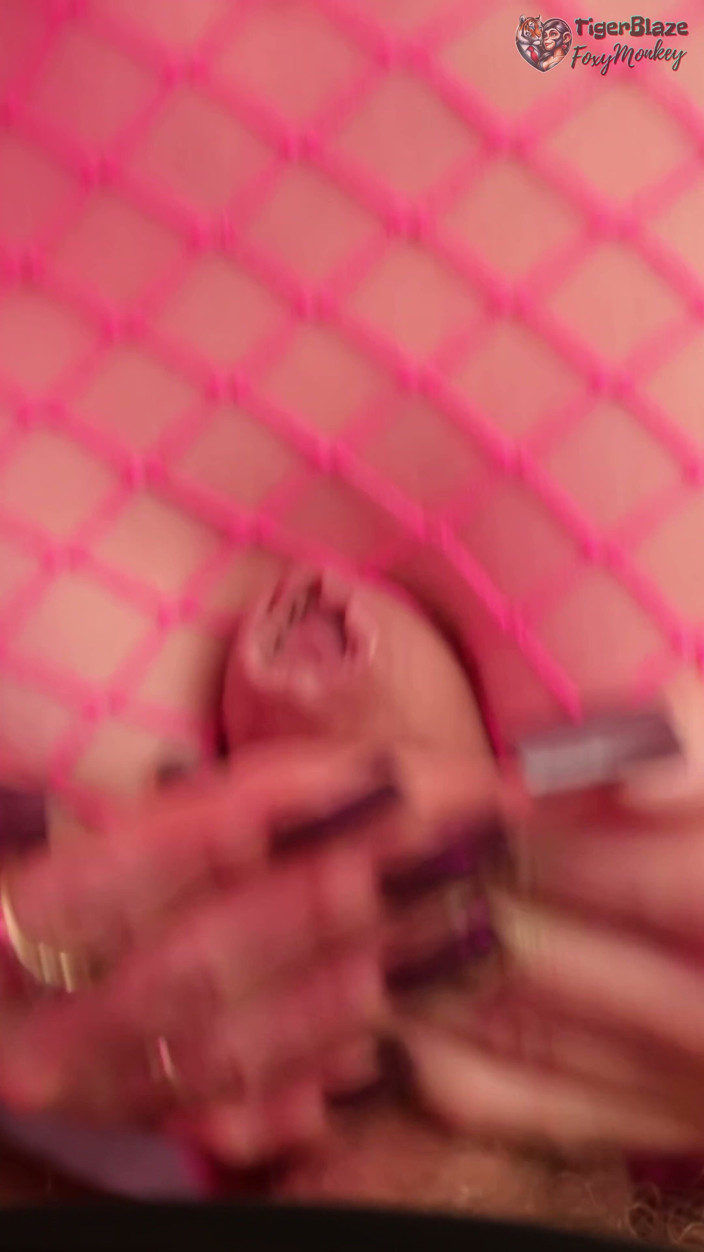TigerBlazeFoxyMonkey: POV-blowjob in einem netzstrümpfen, dres mit blickkontakt