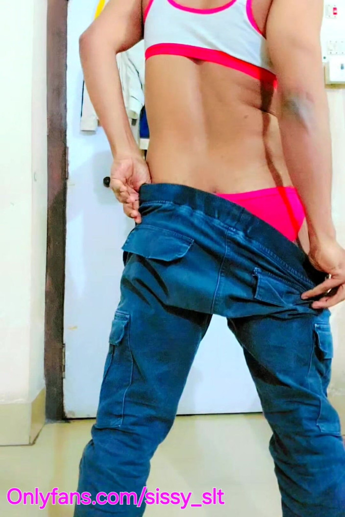 Sissy Slut Simran: Crossdresser Flash Jej Clitty i masturbuje się