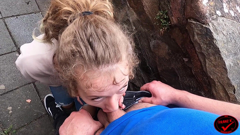 German Fuck Girls: 대중! 성 여행에서 위험한 구강성교!