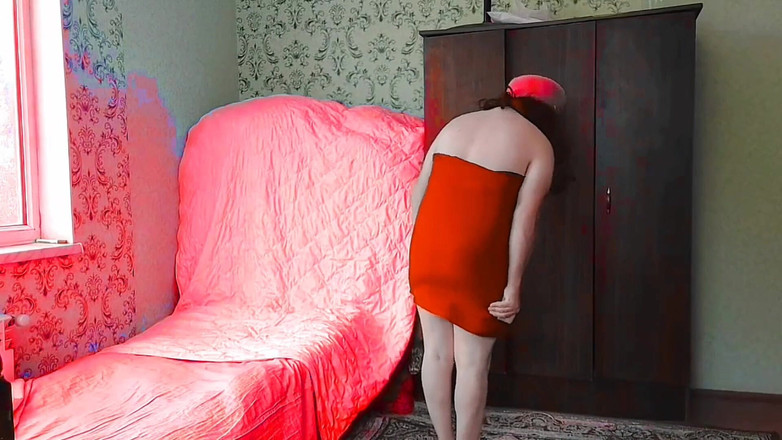 Kitty_Cross: Impresionante femboy levantando los brazos para fijar el pelo desordenado