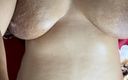 Milf Couple: Yağlanmış doğal göğüsler