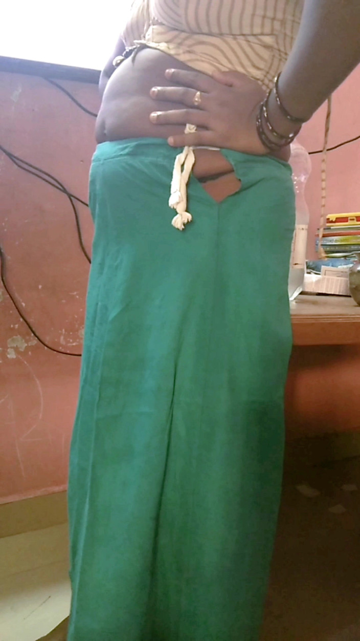 RenuRaj: Desi tamilische freche ehefrau Renu petticoat blouse saree neckt für...