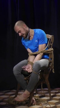 Zeus Hardcore Bondage Challenge8