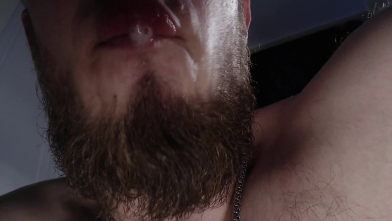 Hunky time: 아빠는 침과 노를 다리로 먹이주기