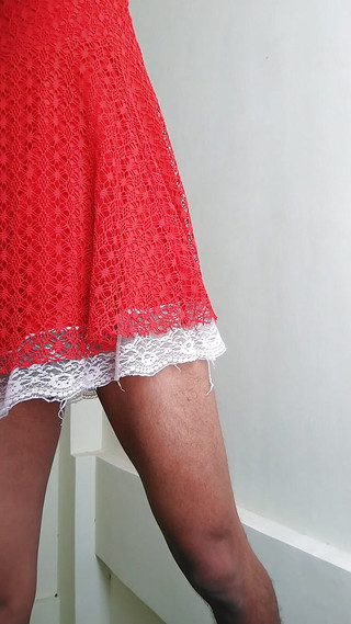 Maddy11: Poprvé masturbuje na sobě sousedky jednodílné šaty