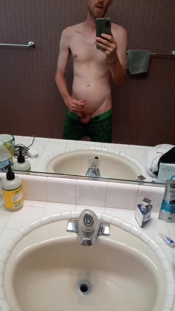 Jack_D_Stranger: Manteniendo mi polla dura y acariciada hasta el borde esperando...