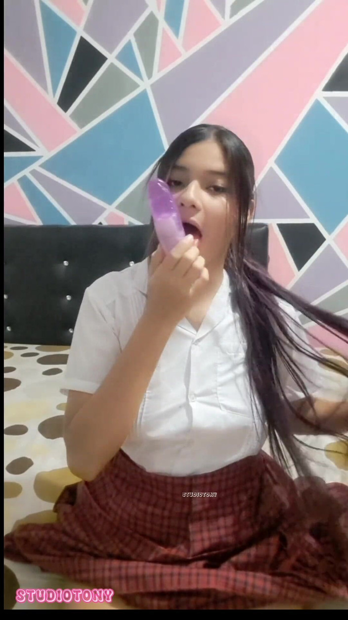 Yuli and tony: 監督の娘がビデオ通話をさせてくれる その1