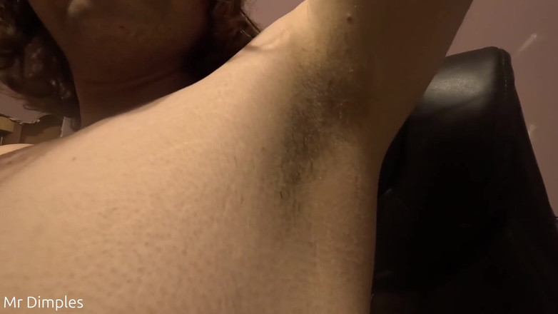 Mr Dimples: 一个5分钟的腋窝视频
