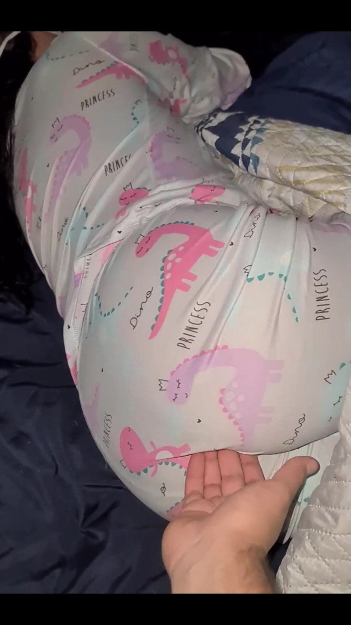 Anny Kitty: 変態の義兄が夜中に私の部屋に入ってきて、私のアナル処女を奪います!ああ、いや!お尻がすごくきついんだ!テイクアウト