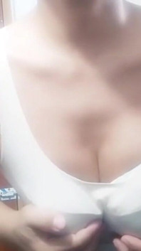美女马戏团自慰独自的房子