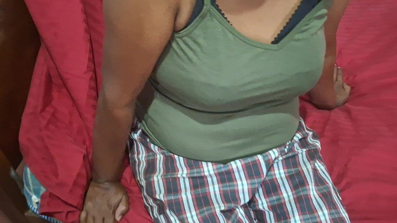 Teena New: Ein touch auf dem bett, milf heißestes video