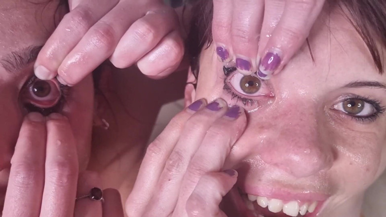 domslutfucker: Zwei schlampen wichsen meinen schwanz pOV, Sperma im auge, dirtytalk,...
