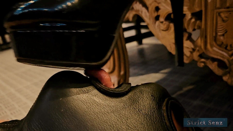 Strict Senz: Sheela Sinner Ponížení Bare Foot Dominance Obličej Pošlapání Dechu Hrát...