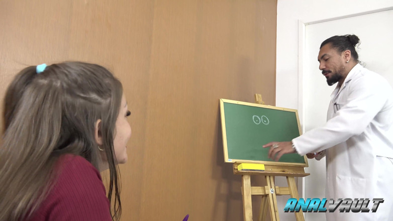 Anal Vault: L’aventure MMF coquine de Loirinha dans la salle de classe