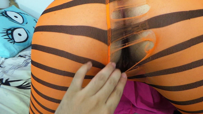 VickyVixen: Velma dikongkek pantat berbentuk labunya
