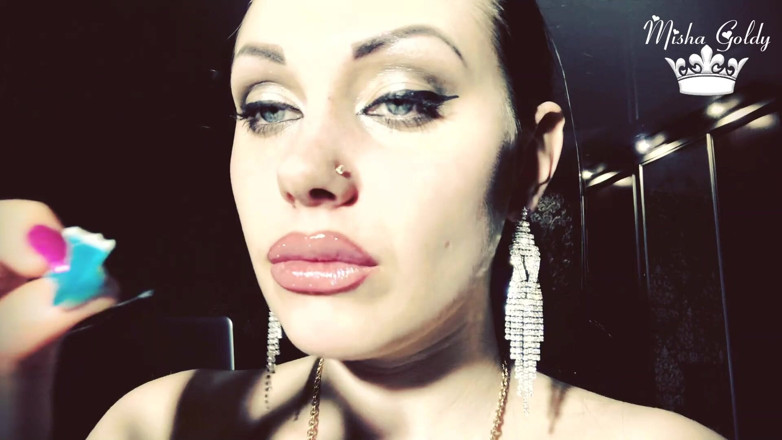 Goddess Misha Goldy: Chewing 3 Tasty Fishes! Fetish!
