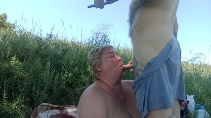 Zona901: Mouth and face in cum from a blowjob in nature