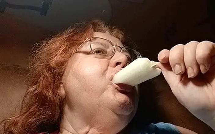 BBW nurse Vicki adventures with friends: Eating an ice cold line popsicle