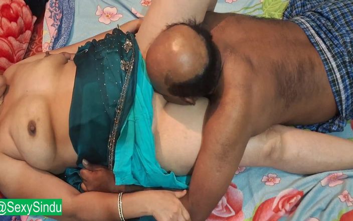 Sexy sindu: Hintli azgın evli kadın kocasını sikiyor