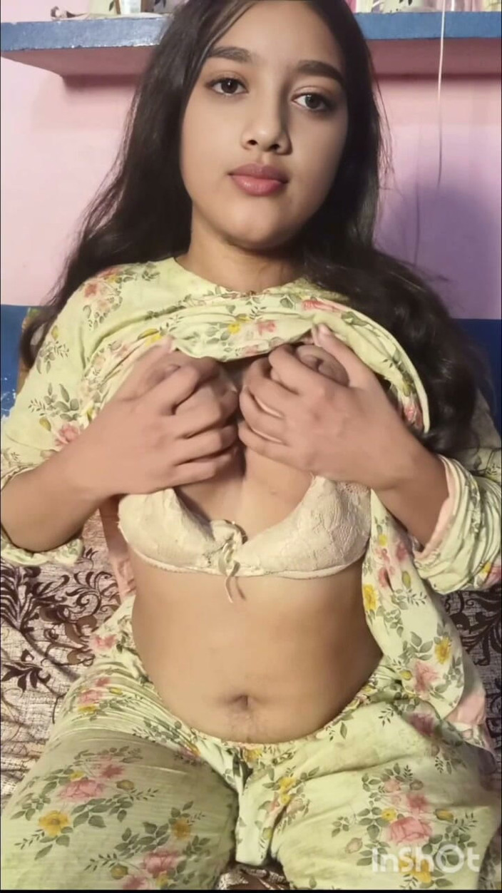 Naughty_Sana: Sexy Desi Saali prstění a masterbating v noci