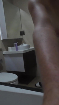 Perv na mnie, gdy biorę poranny prysznic