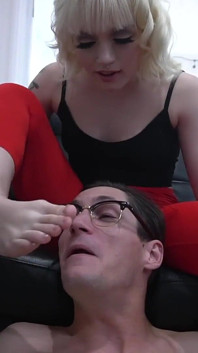 18 Year Old Naomi Nash Seducing a Man - Sweetfemdom