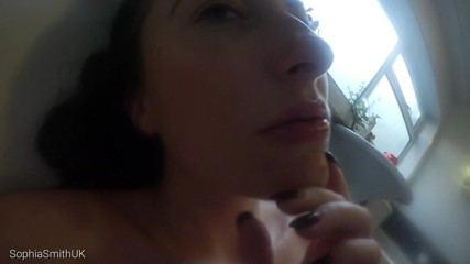 SophiaSmithUK: Kissing your girlfriend in the bath