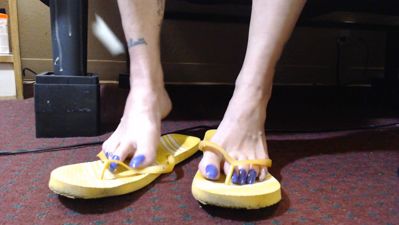 Abby Anna: Flip flop bermain kuku panjang