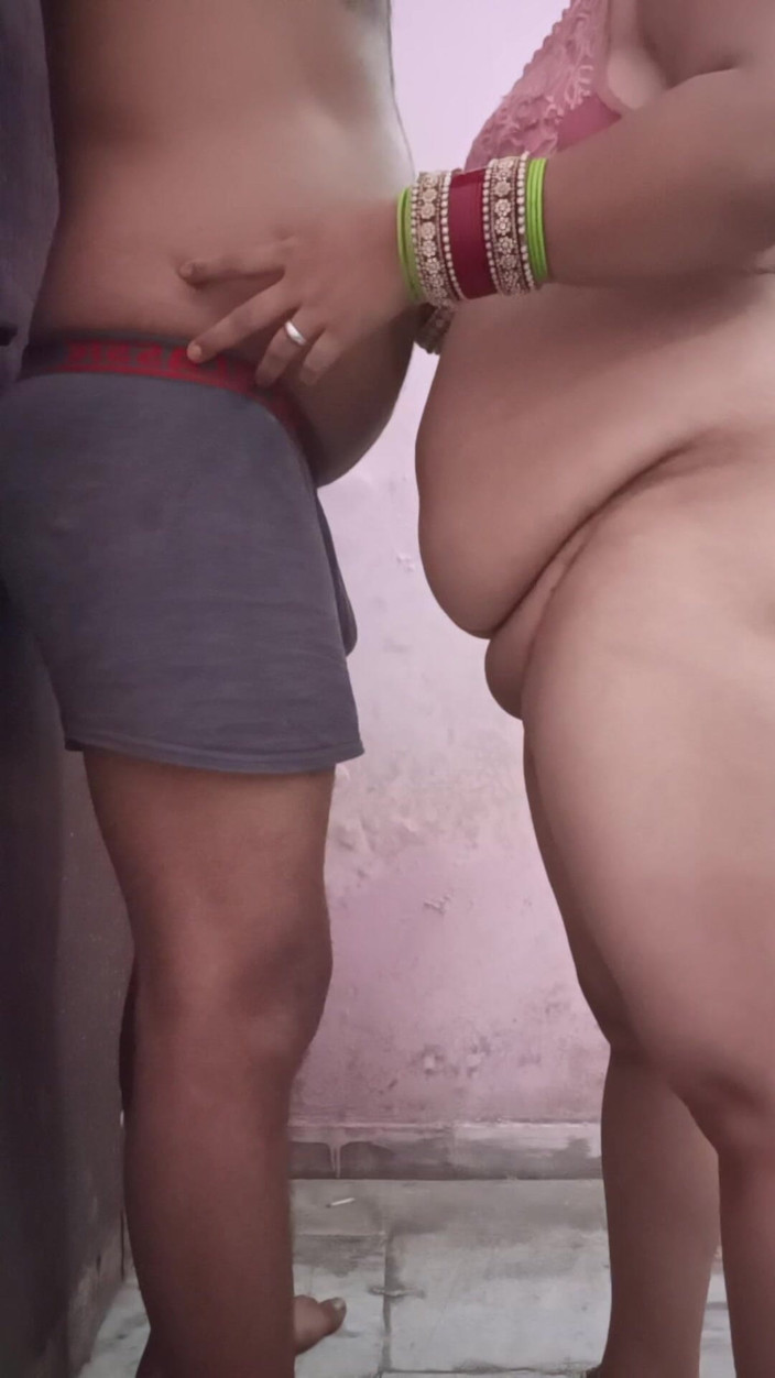 Catchybusty: デジ村の女の子はハードコアの前に前戯を望んでいます