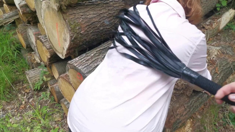 Bouncy Tits Action: Sesi Penuh di Dalam Hutan