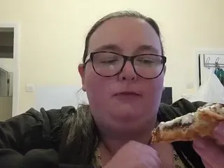 SSBBWLadyBrads: Mmmm today I'm making waffles