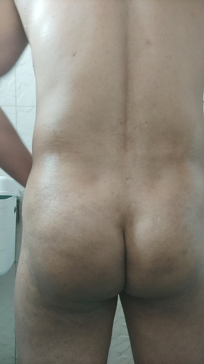Butty: Lubrificando minha bunda
