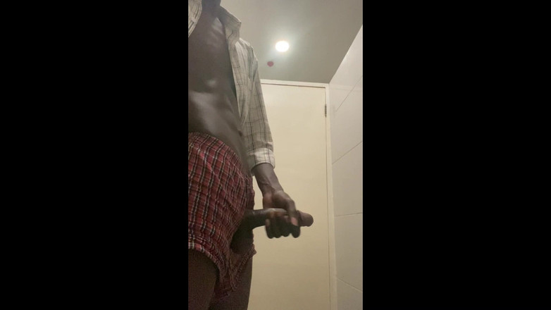 Slimniqqa: Umumi tuvalet günlüklerinde büyük zenci