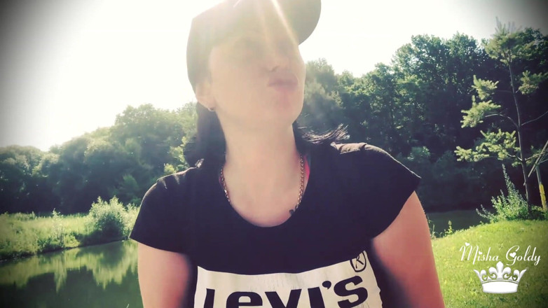 Goddess Misha Goldy: Entengesicht im freien, macht meine lippen viel größer!