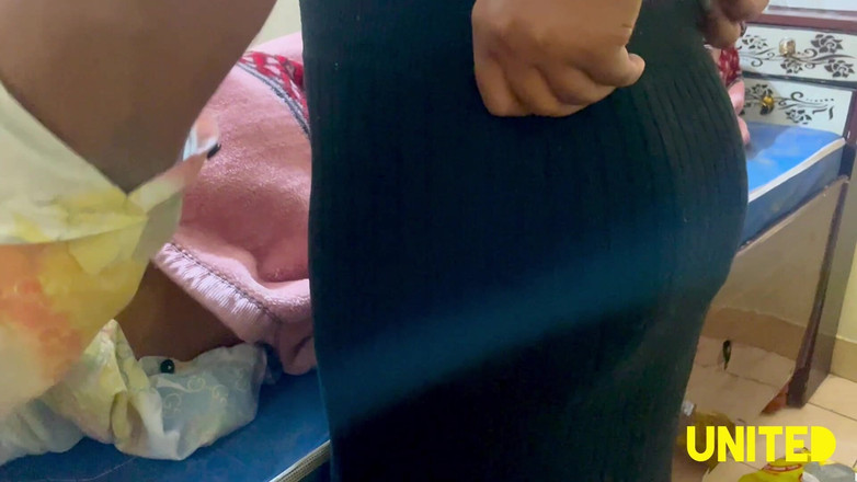 UnitedCourse31: 1부 - 1부 바비가 방에 들어와 나를 깨워서 나에게 느낌을 주고 내 자지를 입에 대고 쳐다보기 시작했다