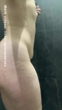Esmeetjex: Sexy mladá studentka se sprchuje, nahá