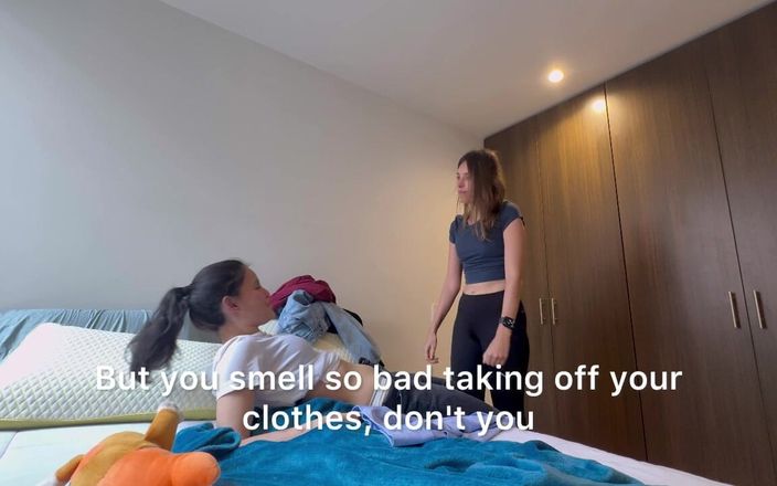 scarlettandc: Я люблю принижувати, змушувати свого раба виконувати мої накази і нюхати мій одяг