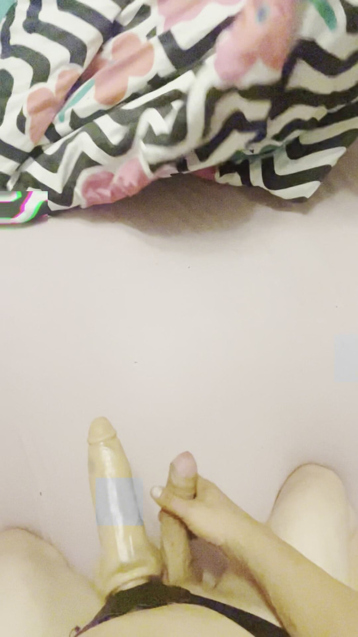 SashMash: Cuckold-koppel speelt met dildo