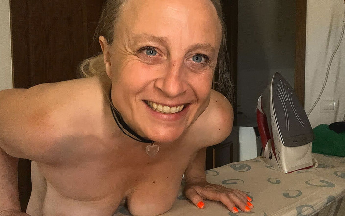 Prolapse Queen: Ütü yaparken özel heyecan