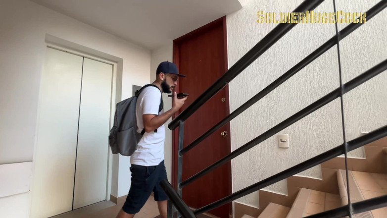 SoldierHugeCock: Moje studentka mě kouří, abych prošla hodinou