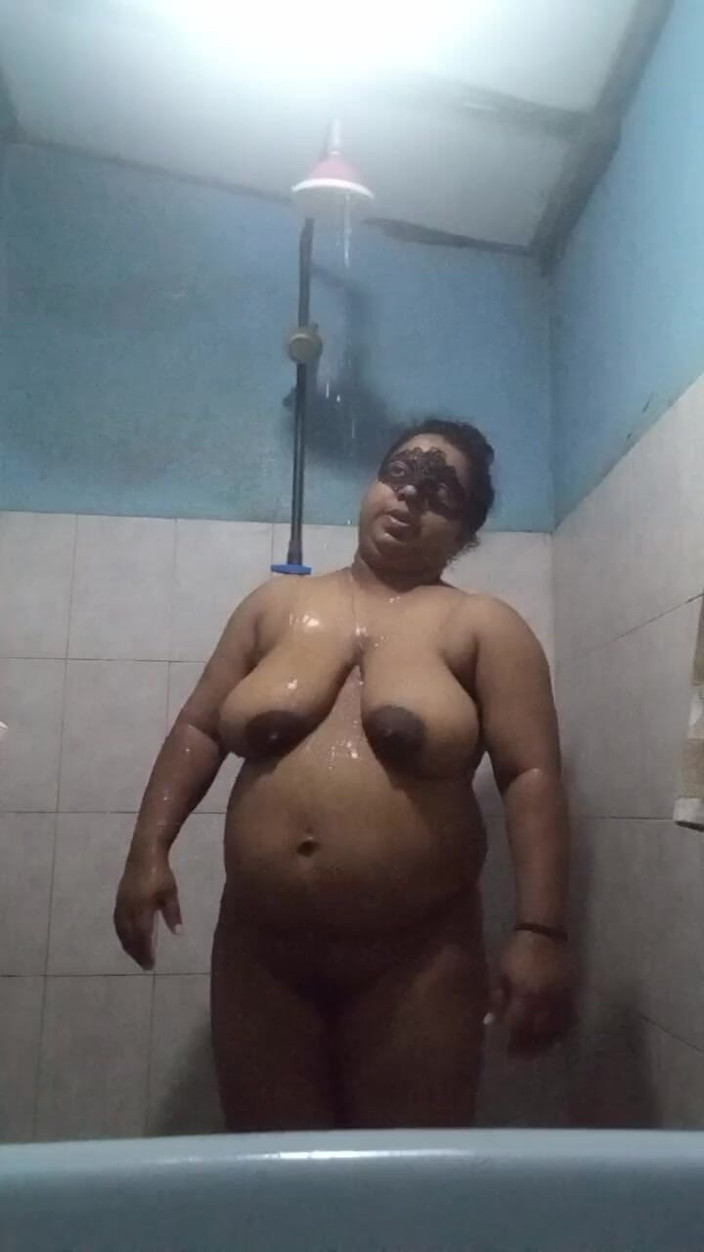 Ramesh: नहाना नग्न