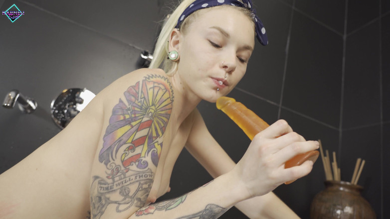 Karneli Bandi: Тебе нравится, когда я работаю со своими ступнями