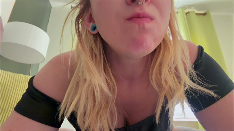 Kink in Time: Ayla 1950's giantess