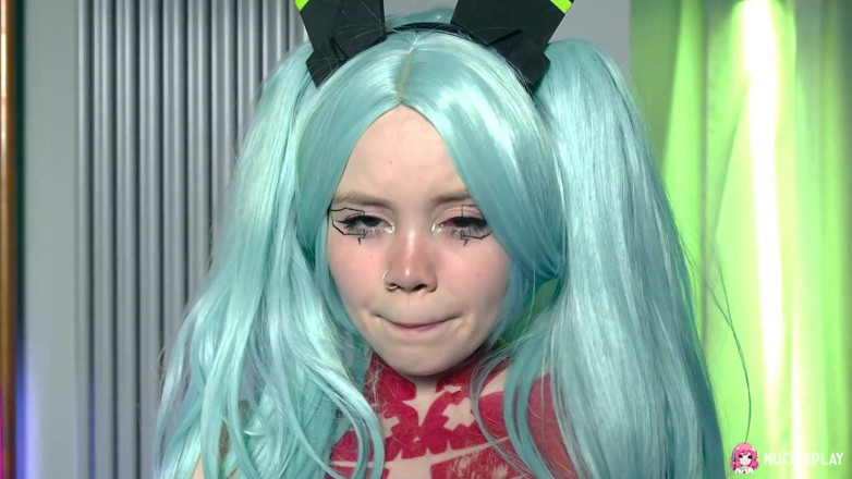 Nu Cosplay: Rebecca Nikson ne arată țâțele ei minunate în costum anime