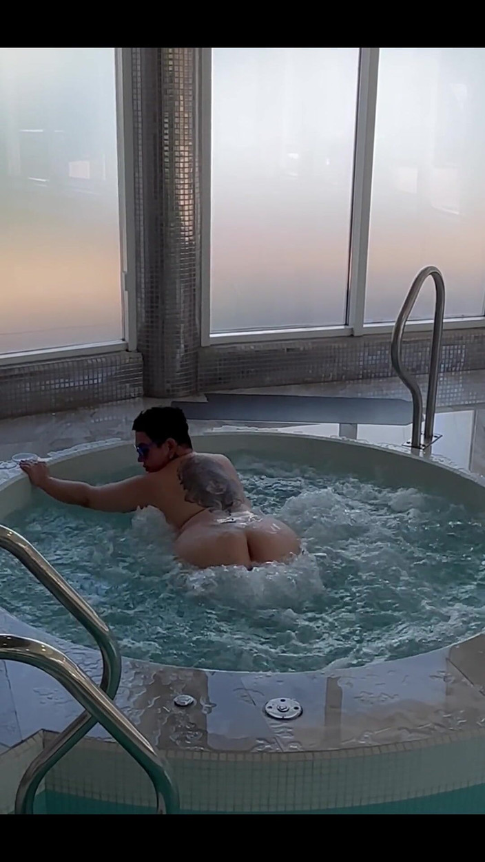 KarmenMilf: W jacuzzi