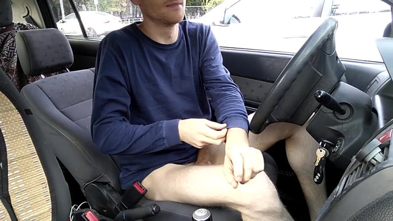 Lana Tuls Production: Kongkekkan diri saya di dalam kereta dengan dua dildo, melancap...