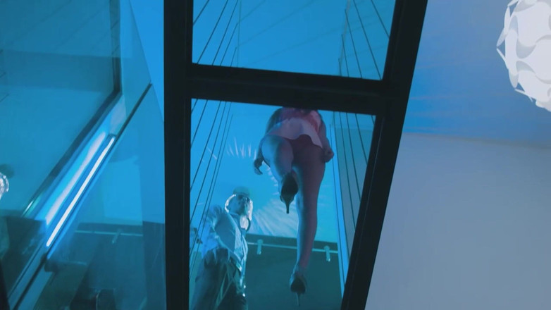 Erotic Planet X: Гарячі красуні дражнять сходи і трахаються в ліжку