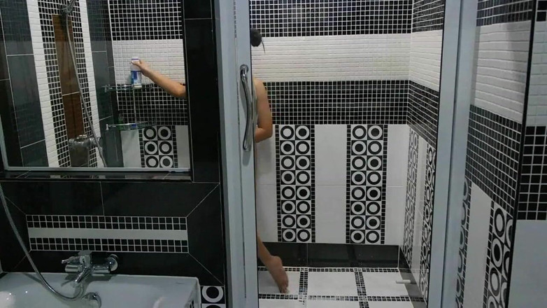 Thai-Noi: Cewek nakal lagi mandi susu!