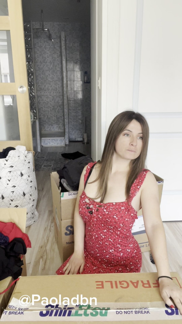 PaolaDbn: Solo Fun in Moving Boxes